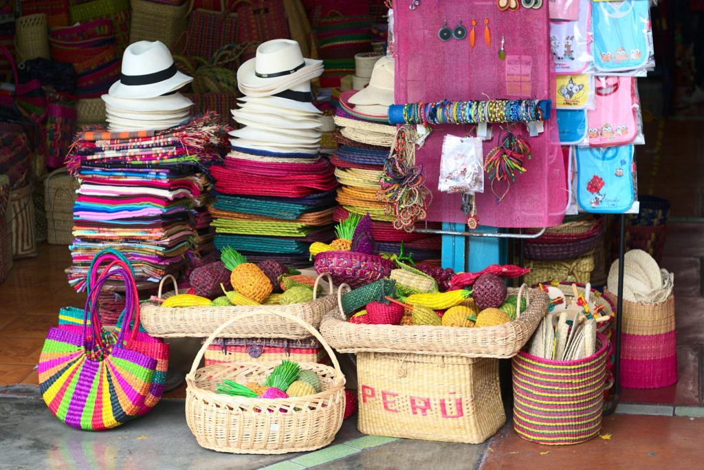 mercado de artesanía del pueblo de Pisac,