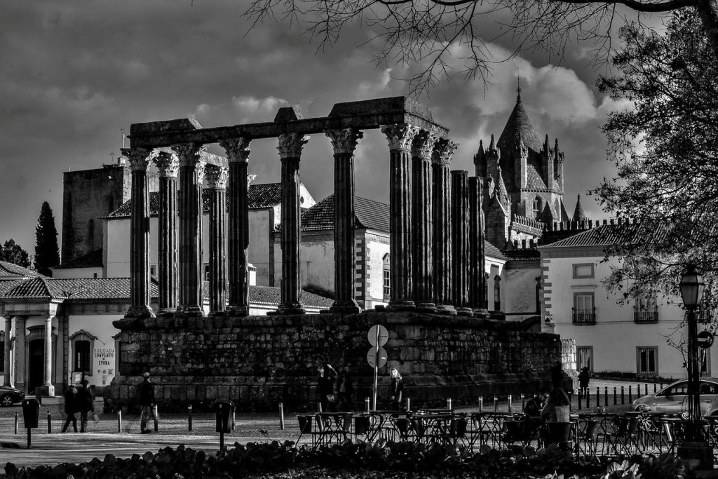 Évora